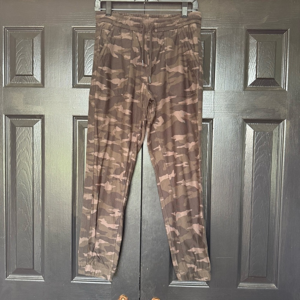 Athleta Farallon Camo joggers 4